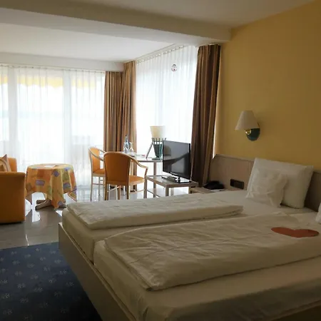 Off Hotel 4*